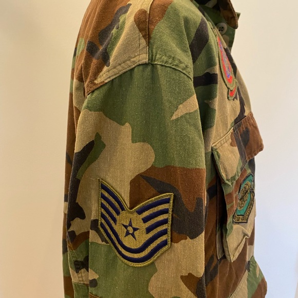 US Air Force Camouflage Mens Jacket w Patches / Woodland Camo / Size Medium - Picture 16 of 16